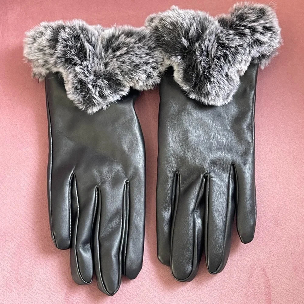 Elegant Black Faux Leather and Fur Detailed Women's Gloves